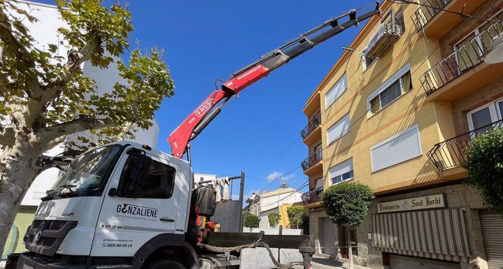 Transportes y Grúas Barcelona: Tu aliado en movimiento